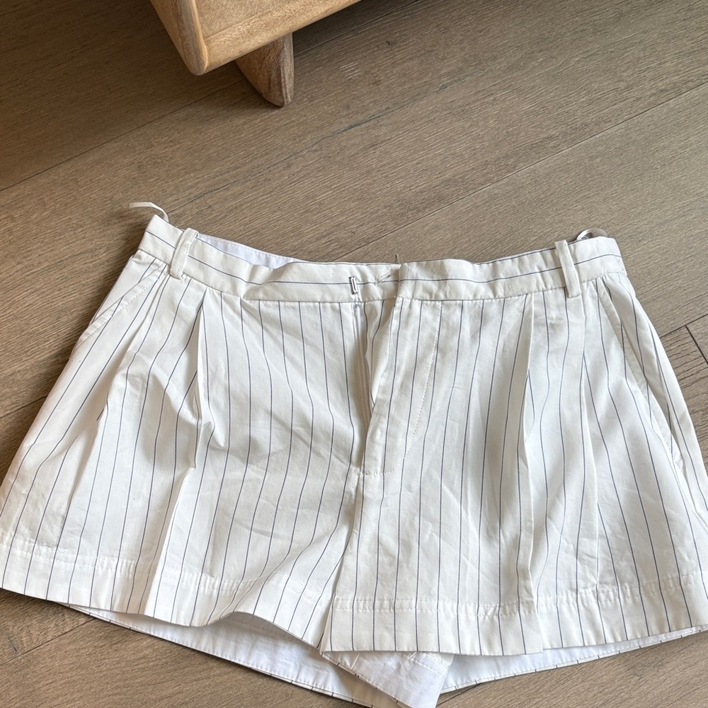 Zara White Pinstriped Women's Shorts
